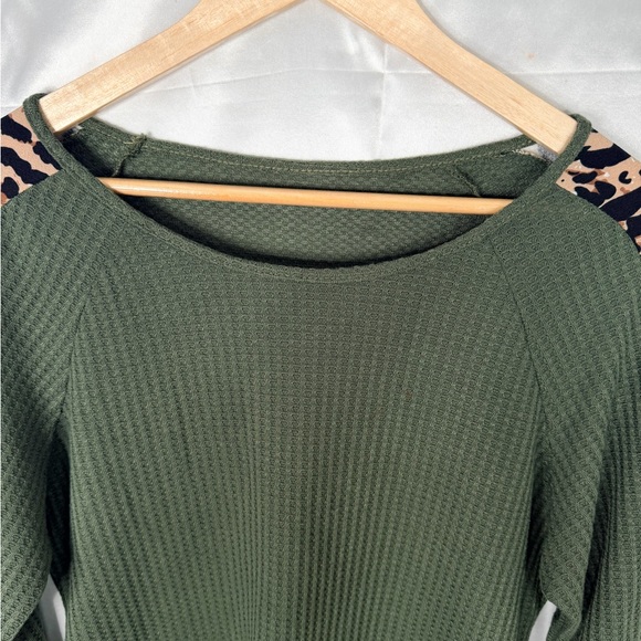 SHEIN Waffle Knit Long Sleeve Top Green w/ Leopard Stripe Size Large - Picture 3 of 8